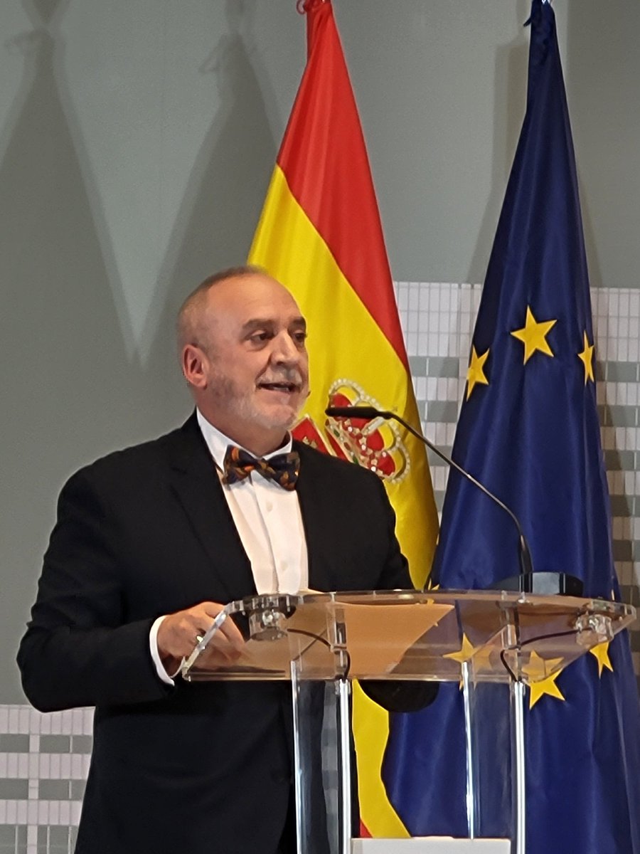 erreuvedos's tweet photo. Emotiva toma de posesión del nuevo #SECIU @cigudosajuan, y los nuevos Altos Cargos de @CienciaGob: , @EvaOrtegaPaino #elisarivera @RaquelYotti
Nueva gente para renovación del proyecto:
➡️ Impacto en sociedad
➡️ Acceso al conocimiento
➡️ Evitar fuga cerbros
➡️ Colaboración https://t.co/1xMUAgSxLZ