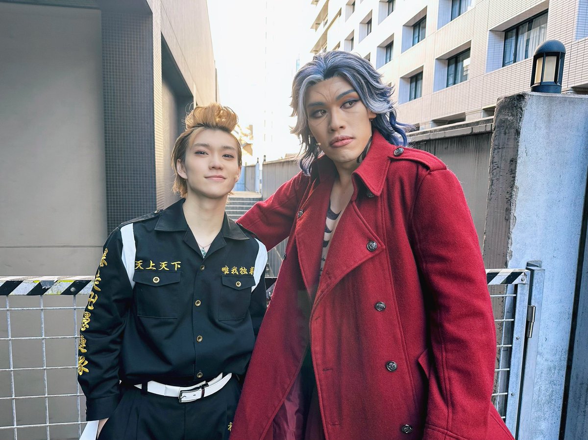 kizu_tsubasa's tweet photo. 舞台『東京リベンジャーズ』-聖夜決戦編-

みんな誰かにとっての特別な人で、大切な人、もう、一人だって思わなくていい。

頑張る事は辛くねぇよ、みんな弱い、だから仲間がいる。

垣根を超え、勇ましく歩いた道に花が咲く。

リベステカンパニーという「家族」と出会えた事が宝物です。(つばさ) https://t.co/Grvovii9QT