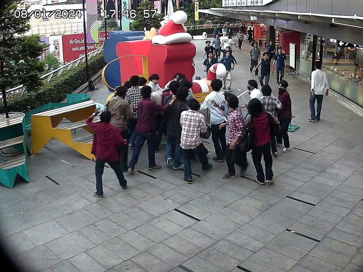 RedSkullxxx's tweet photo. อุเทน vs ปทุมวัน สถาบันขยะเดิมๆที่ยึดพื้นที่ MBK สร้างความเดือดร้อนให้ชาวบ้านมาหลายสิบปี ยุบๆไปเถอะเยดแม่ โรงงานผลิตโจร #อุเทนถวาย #ช่างกลปทุมวัน #เด็กช่าง #ขยะสังคม https://t.co/UM5QLMvAgy