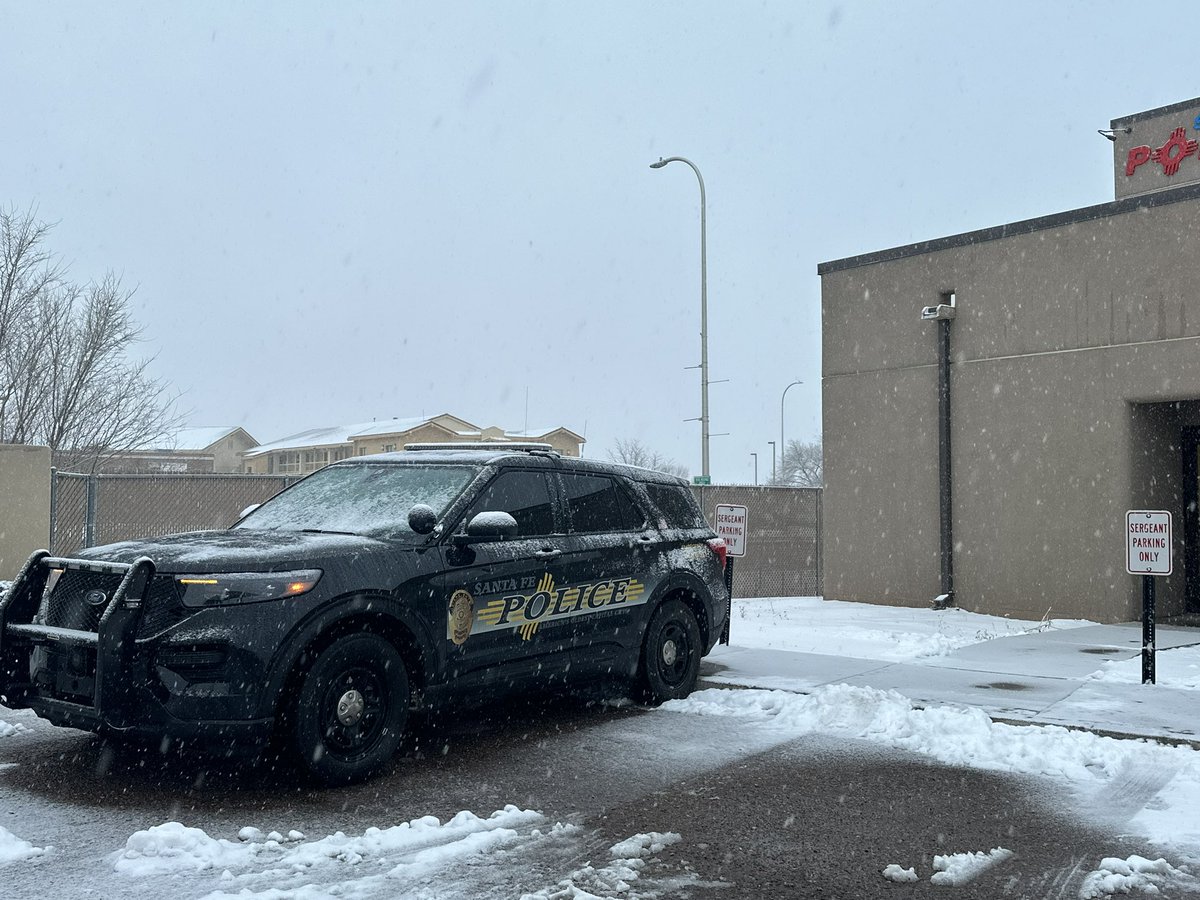 santafepolice's tweet photo. Santa Fe Police Headquarters, our Downtown Police Office and all City of Santa Fe Offices have a delayed opening this morning.  All offices will open at 10:00 a.m.

#DriveSafeSantaFe
#ProtectAndServe 
@SantaFeGov https://t.co/wQVqDlhzFq