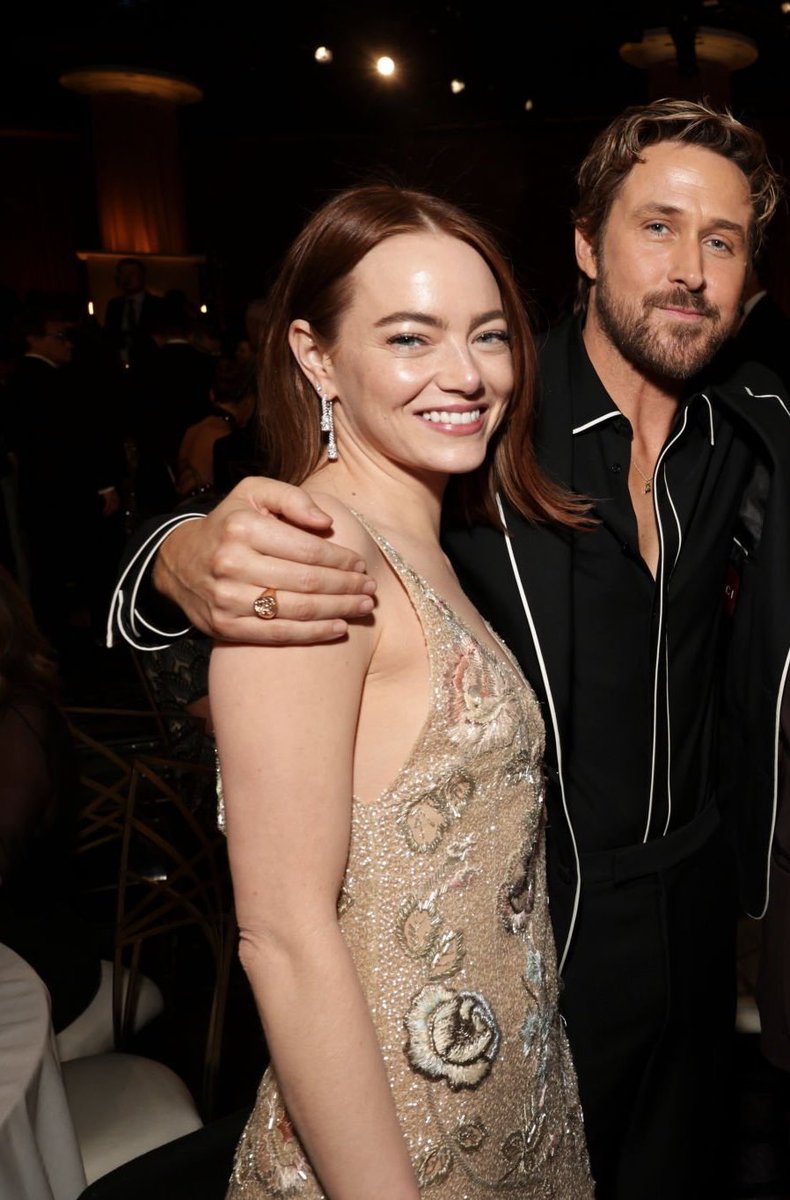 stonebrcom's tweet photo. E, após alguns anos, Mia e Sebastian se encontram novamente. ❤️‍🩹 #GoldenGlobes https://t.co/3bbr1qLsDx