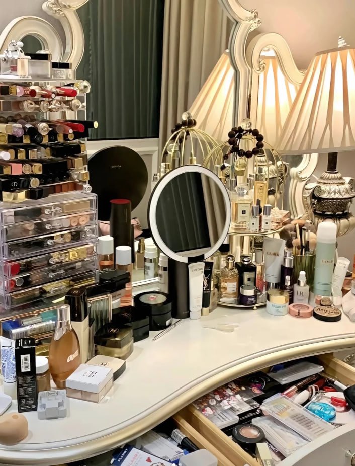 Millyteror's tweet photo. Step into my sanctuary, where the magic happens. My makeup room is a place of creativity and transformation.✨ #makeuproom https://t.co/q9VdTCXEuA