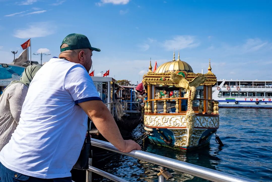 İstanbul Boğazı'nda zamanın izlerini taşıyan, tarihi değerlerle dolu özel bir adres: Kalyata-i Barbaros!
#fishbread #eminönü #yemek #fastfood #sokaklezzetleri #balık #kalyatai #barbaros #kalyataibarbaros #tarihi #tekne #boat #değişmeyenlezzet #fishandbread #since #tarih #history