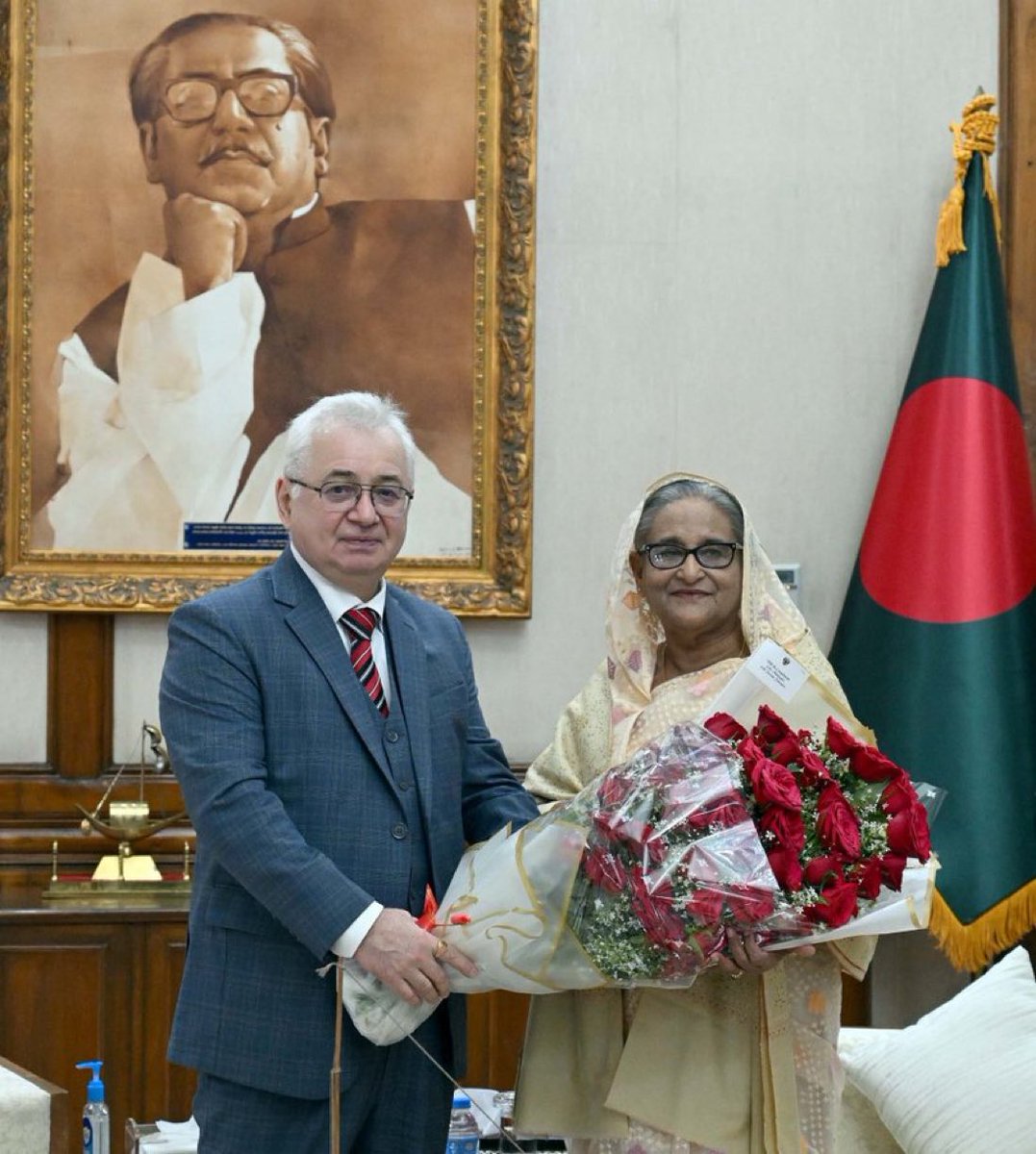 Russian Ambassador #Mantytsky congratulated PM #SheikhHasina for her victory in General Election. Russia is a friend of #Bangladesh since 1971 #LiberationWar & our bonding will be stronger in the near future.

Long live Bangladesh-Russia friendship.
🇧🇩🤝🇷🇺
#Democracy #Elections