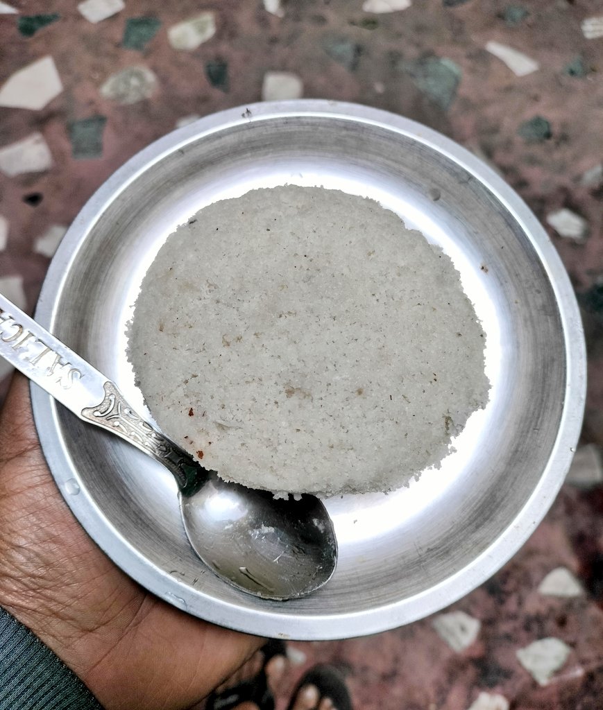 PurneaTimes's tweet photo. Our own homemade breakfast #Bhakka
Made of rice powder and jaggery inside, cooked in steam.
Very tasty and delicious. Good for health too.
https://t.co/XUJPmNJwh4 https://t.co/8iu44h5Qav