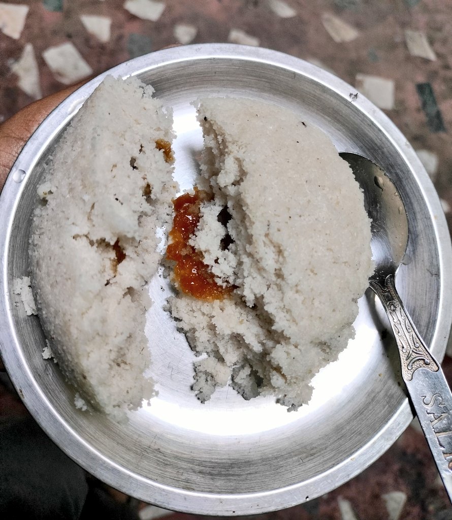 PurneaTimes's tweet photo. Our own homemade breakfast #Bhakka
Made of rice powder and jaggery inside, cooked in steam.
Very tasty and delicious. Good for health too.
https://t.co/XUJPmNJwh4 https://t.co/8iu44h5Qav