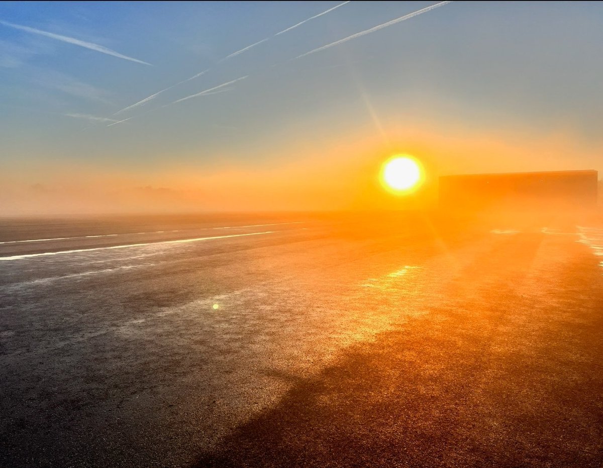 Monday morning sunrise from @mxhayden03 . Wendell H Ford Airport. Northern Perry county , southeast KY. #ekyw @brobwx @AndrewWMBF @cameronwymt @cjwxguy56 @JimWKYT @jloganwxguy @Kentuckyweather @thekyniche @nwsjacksonky @spann @SpencerWeather @wxchanneldesk @ChrisHallWx