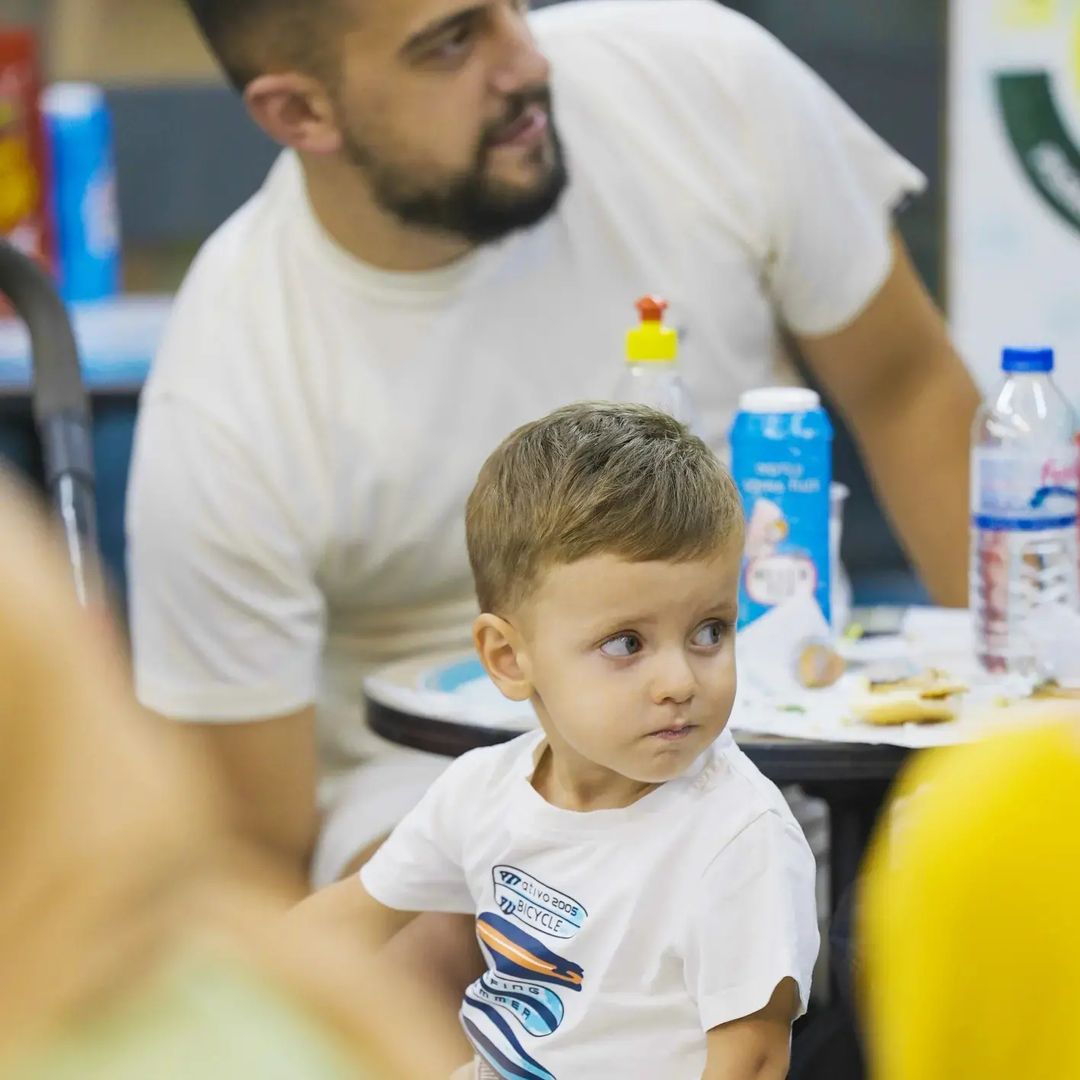 Bebekler bile biliyor, Eminönü'nde balık ekmek keyfi bir başka oluyor! 
#fishbread #eminönü #yemek #fastfood #sokaklezzetleri #balık #kalyataibarbaros #tarihi #tekne #boat #değişmeyenlezzet #fishandbread #since #tarih #history #keşfet #bebekler #çocuklar #manzara #heyecan