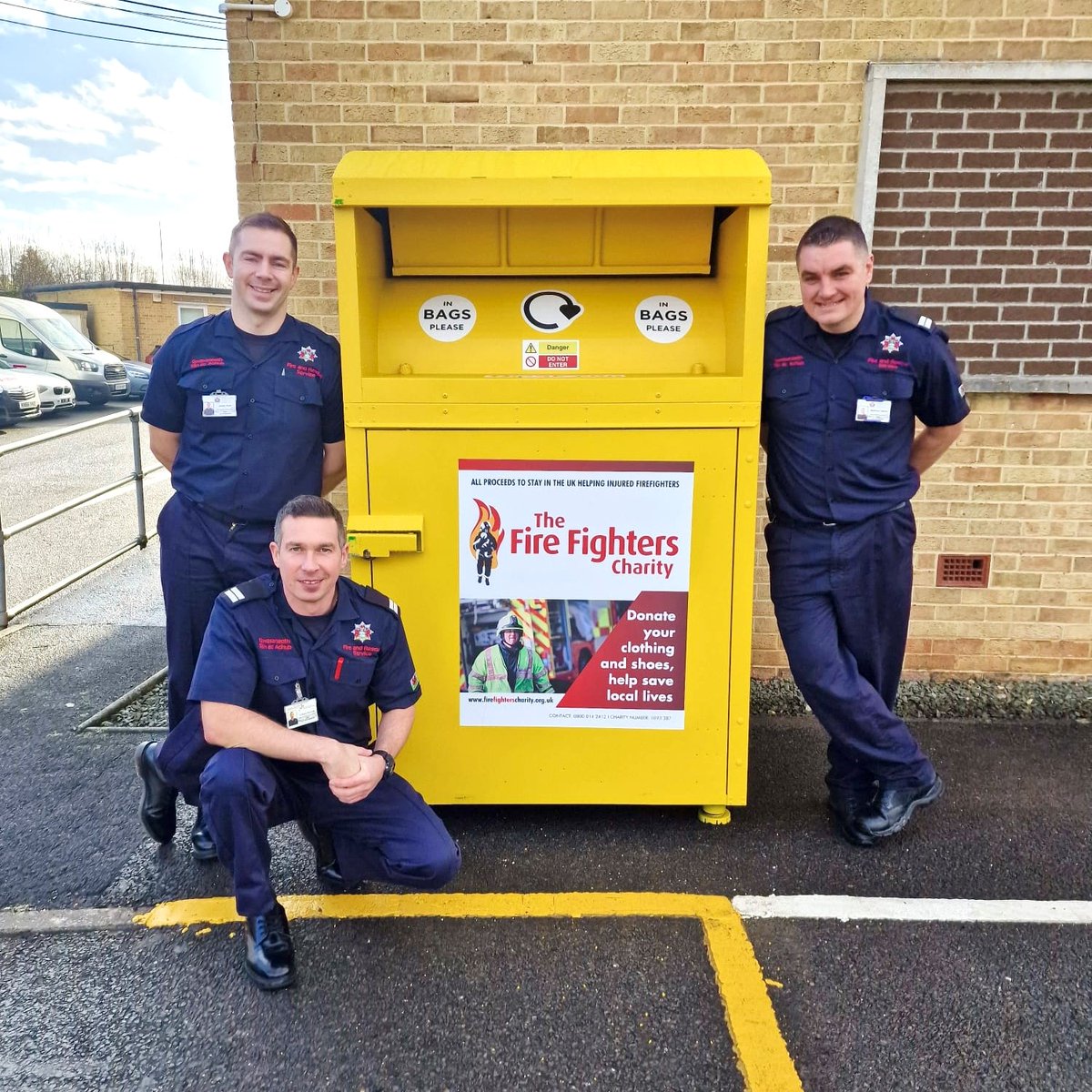 mawwfire's tweet photo. 👕👖🧣 During April to September last year, the clothes banks at our fire stations and community hubs raised over £20,000 for @firefighters999!

You can donate items such as adult and children’s clothing, coats, shoes and more https://t.co/2l7cDB8PkP
