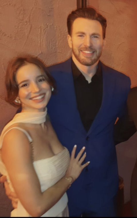 pameperez05's tweet photo. Don't they look so cute together? Obviously, yes ❤️❤️❤️
#ChrisEvans 
#AlbaBaptista https://t.co/0FhFy2wcIm
