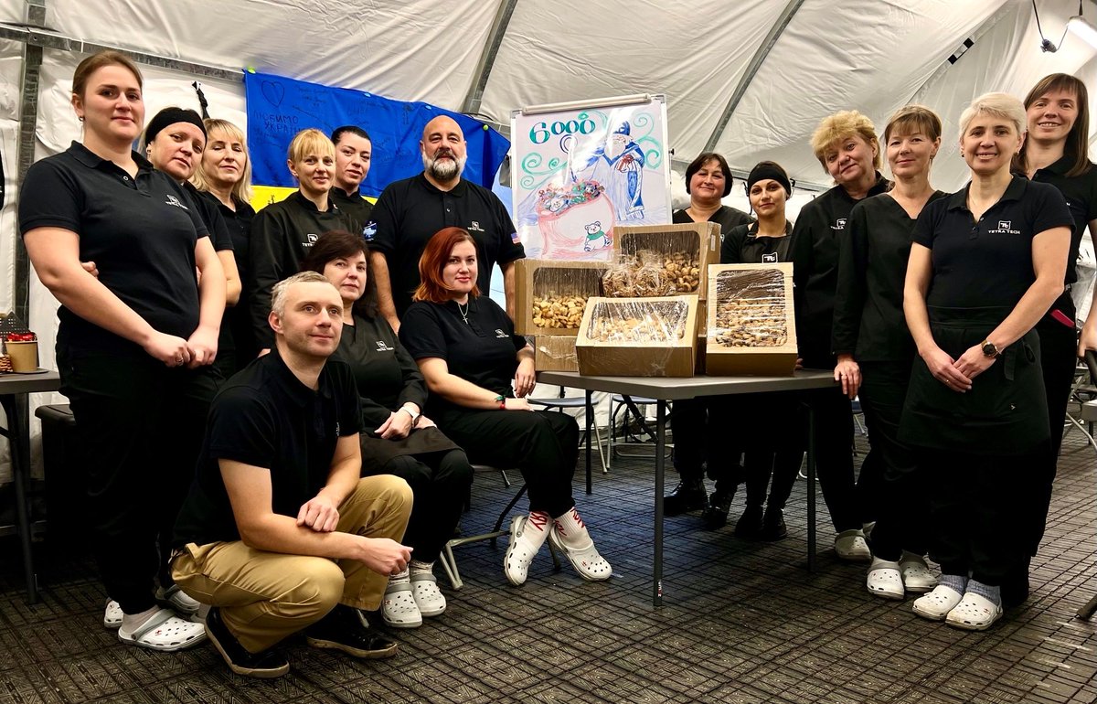 TTHMA_Ukraine's tweet photo. No matter the times, the holiday's bring communities together. Our 🇺🇦 teams linked up with local restaurants and charities to fundraise for a local orphanage. With dinner, biscuits, and festive spiced cakes, we raised 6000UAH for 82 children and single parent families. 🇺🇸 https://t.co/ZNtbeGIyb6