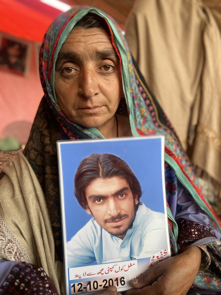 SammiBaluch's tweet photo. The elderly mothers have never visited Islamabad. They came to Islamabad to beg to know the whereabouts of their sons. Despite the freezing cold, illnesses, and harassment for over 2 weeks, they have been sitting in front of NPC Islamabad. They are in pain as their sons are forcibly disappeared & rotting in torture cells. The govt should heal these mothers. Not turned a blind eye to the wailing mothers.