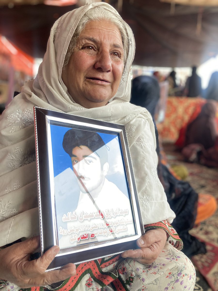 SammiBaluch's tweet photo. The elderly mothers have never visited Islamabad. They came to Islamabad to beg to know the whereabouts of their sons. Despite the freezing cold, illnesses, and harassment for over 2 weeks, they have been sitting in front of NPC Islamabad. They are in pain as their sons are forcibly disappeared & rotting in torture cells. The govt should heal these mothers. Not turned a blind eye to the wailing mothers.