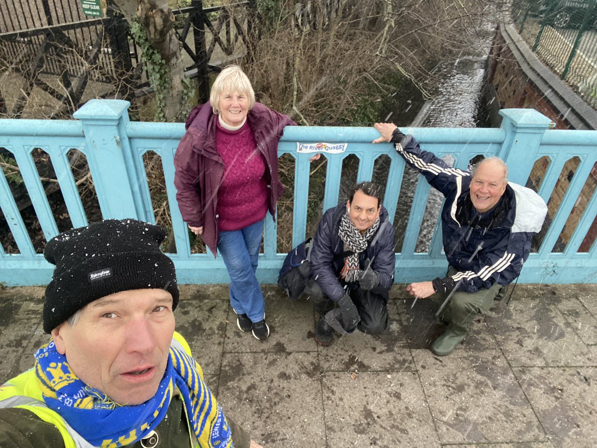 mikelondonse's tweet photo. 4 of us from @qwag have just removed ca200 flytipped bags of clinical waste dumped over months. Possibly disbetes waste as GPs not liable to accept household clinical waste any more. @LewishamCouncil needed two carts to take it all away! Cold, snow, steep slippery slope no deter! https://t.co/UPAi9rkQhb