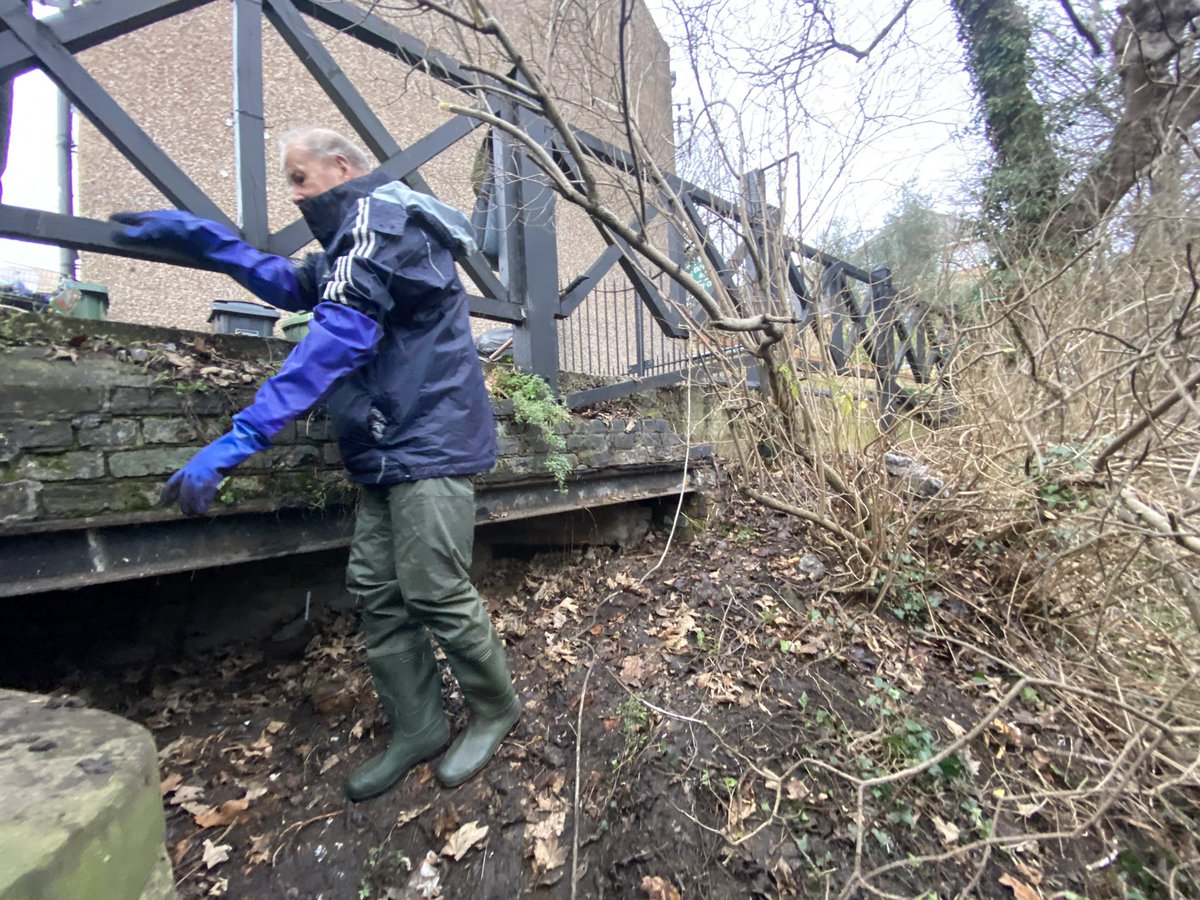 mikelondonse's tweet photo. 4 of us from @qwag have just removed ca200 flytipped bags of clinical waste dumped over months. Possibly disbetes waste as GPs not liable to accept household clinical waste any more. @LewishamCouncil needed two carts to take it all away! Cold, snow, steep slippery slope no deter! https://t.co/UPAi9rkQhb