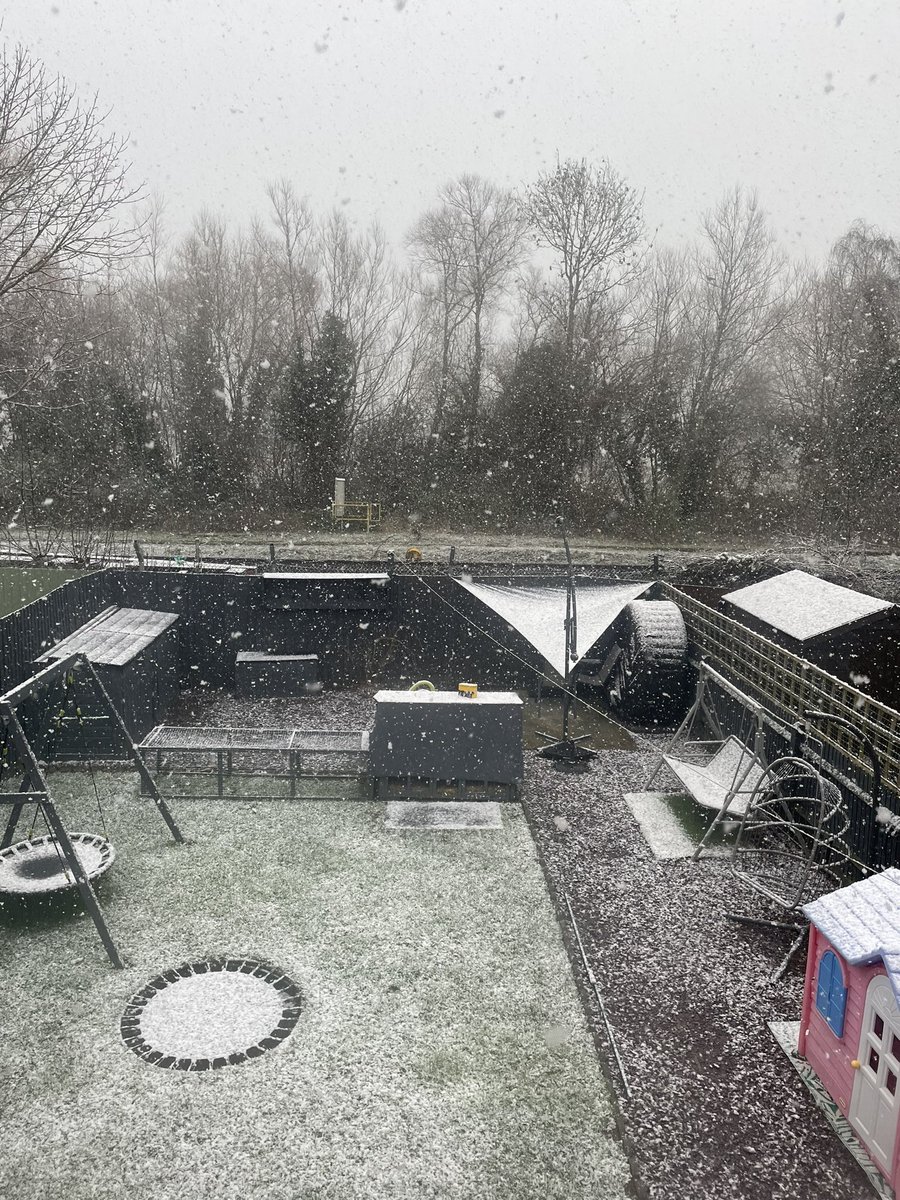L7James7's tweet photo. @Castro1021 gotta love this UK weather lol https://t.co/5EfJi1H4Gr