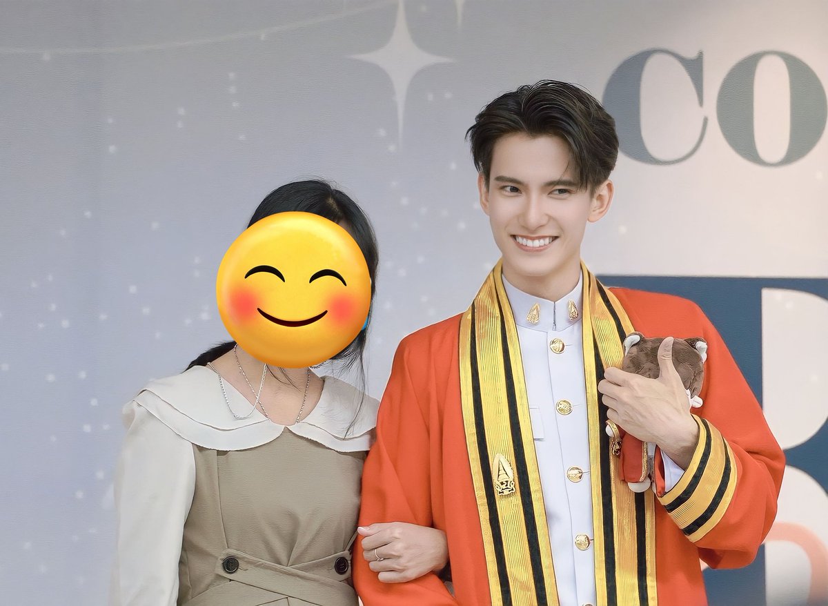 dheandra_salmaa's tweet image. happy anniversary #FirstfhGraduationDay 🎓

to my smart person, we really admire you. thank you for always inspiring us @firstfh5 🧡

#First_Chalongrat #รักแรกของเฟริสท์