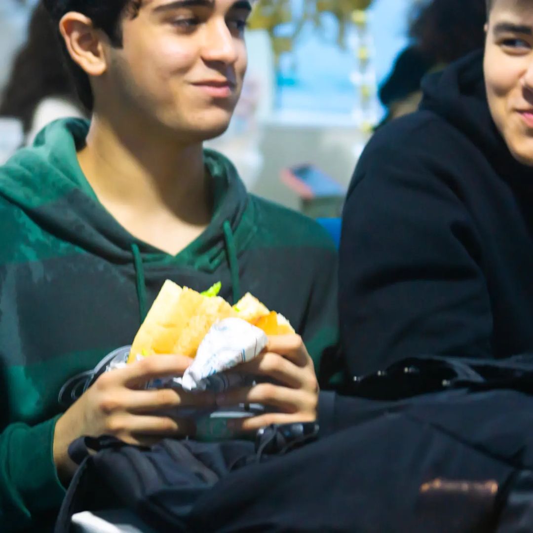Gençlik coşkusu Kalyata-i Barbaros’ta hayat buluyor!

Fatsa Fen Lisesi öğrencileriyle geçirdiğimiz unutulmaz anlar, kalbimizin en özel köşesinde saklı!..
#FatsaFenLisesi #fishbread #eminönü #yemek #fastfood #sokaklezzetleri #balık #kalyatai #barbaros #kalyataibarbaros #tarihi