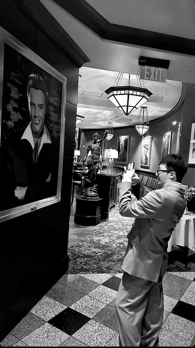 IVIPStillAlive's tweet photo. GDragon capturando una pintura icónica del gran Elvis Presley
THE RETURN OF THE KING
#GDRAGON
#Guardians_Of_Daisy
#WeStandWithGDRAGON
@IBGDRGN https://t.co/MZXcHTPiOb