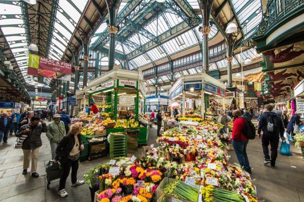 The “under the radar cultural gem” that is Kirkgate Market Tour with @wkrslunchtime kicks off 2024 with a tours at 10.30am and noon on Sat 13th Jan - it’s free and uncovers the history of the market, the beating heart of our city.  Find out more 👉leedsinspired.co.uk/events/kirkgat…