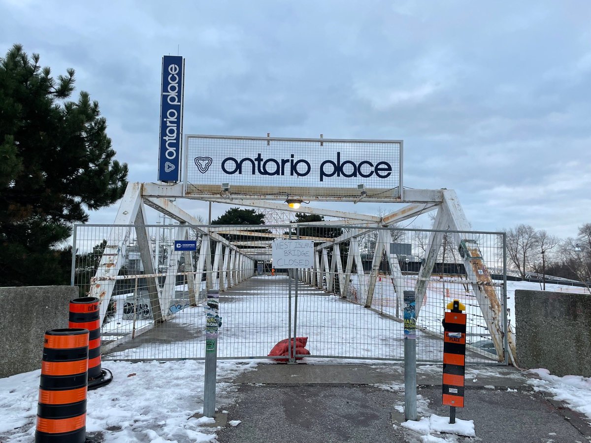 As usual, it’s left to us to announce Ontario Place closures as the Ontario government continues to shirk their responsibility. Today these signs are up to announce “West Islands” are closed. For how long and why? Who knows! #topoli #onpoli