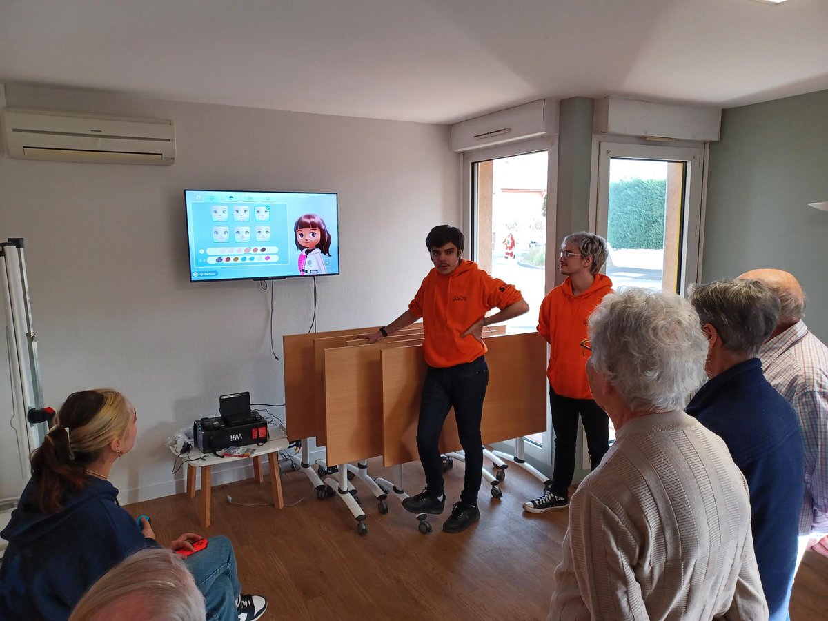 C'est la rentrée aussi pour nos Silver Geek !

Entre découverte pour les nouveaux gamers et entrainements pour les habitués, les séniors ont repris les ateliers numériques ludiques. 🕹️

Badminton, Bowling et même Chanbara, peu importe le sport, les Silver Geek sont en forme ! 💪