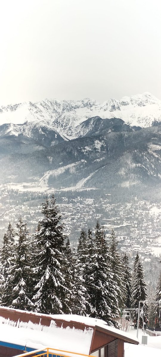 paweljetlogic's tweet image. Let me start by wishing you a Happy New Year! After spending the last 3 weeks celebrating the holidays with family and friends in Poland, where we travelled to Lublin and the Tatra Mountains, I&apos;m now back in @jetlogic office today and excited to see what 2024 holds.  
#jetcharter