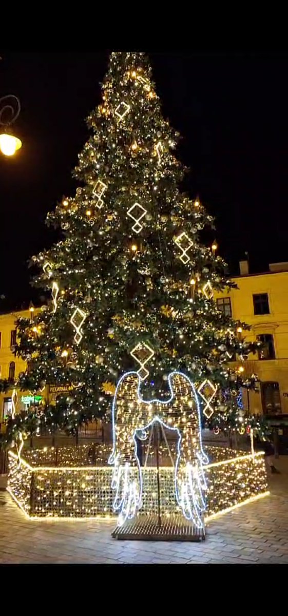 paweljetlogic's tweet image. Let me start by wishing you a Happy New Year! After spending the last 3 weeks celebrating the holidays with family and friends in Poland, where we travelled to Lublin and the Tatra Mountains, I&apos;m now back in @jetlogic office today and excited to see what 2024 holds.  
#jetcharter