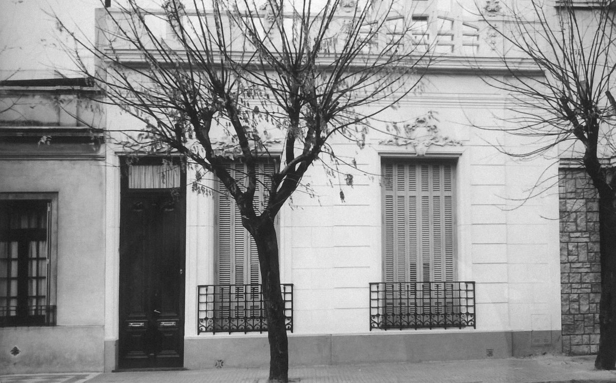 fundMRojas's tweet photo. El miércoles 8 de enero de 1896, hijo de Manuel Francisco y Dorotea, nace Manuel en una casa de un barrio al sur de Buenos Aires. Recordemos ese día leyendo su obra @Esteladouma @Espelunco @javiergarciabu @PepiBarros @RxPey @TajamarEd @Catalonialibros https://t.co/kVTo3asfFk