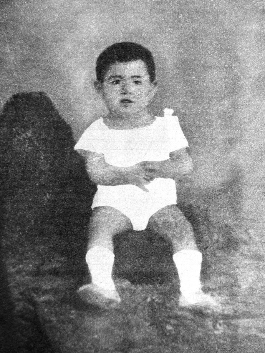 fundMRojas's tweet photo. El miércoles 8 de enero de 1896, hijo de Manuel Francisco y Dorotea, nace Manuel en una casa de un barrio al sur de Buenos Aires. Recordemos ese día leyendo su obra @Esteladouma @Espelunco @javiergarciabu @PepiBarros @RxPey @TajamarEd @Catalonialibros https://t.co/kVTo3asfFk