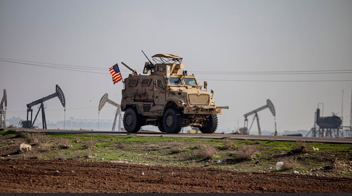 dasatoonbc's tweet photo. Rocket attack hits the US al-Omar oil field in Syria's Deir Ezzor. Believed to be a response to a US strike on a truck at the Iraq-Syria border.
#Rocket #Iraq #Syria #attack #US #news #breaking #world #USA #BreakingNews #DeirEzzor #Oil #alOmar #alOmarOil #strikes #strike #truck https://t.co/vJjvscoUG6