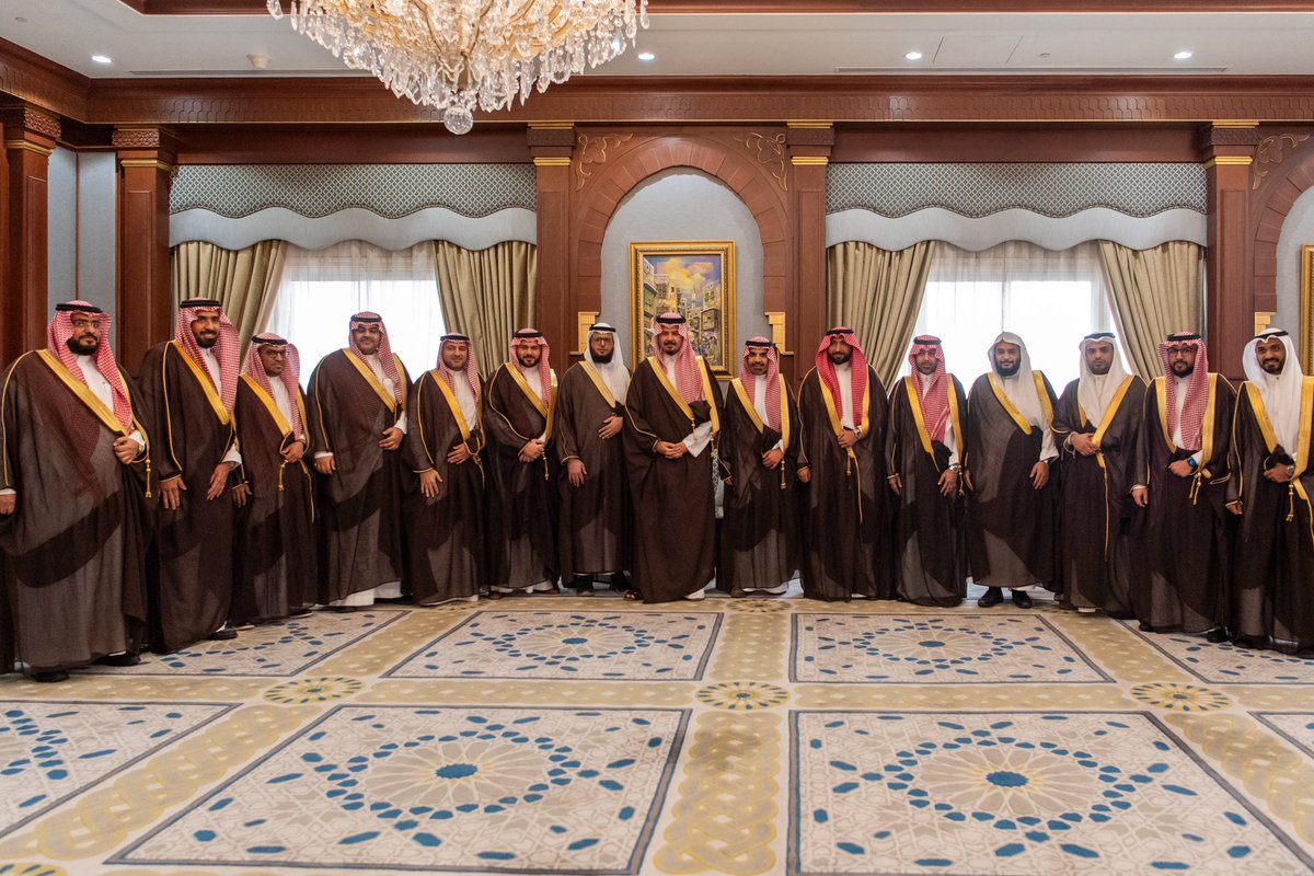 AmanaAlmadinah's tweet photo. خلال اللقاء..
• اطّلع سموه على الخطط والبرامج التي تنفذها #أمانة_المدينة والتي تهدف إلى تعزيز الحراك التنموي وتحسين #جودة_الحياة للسكان والزوار ضمن برنامج #أنسنة_المدينة. https://t.co/ojOnCLqFQS