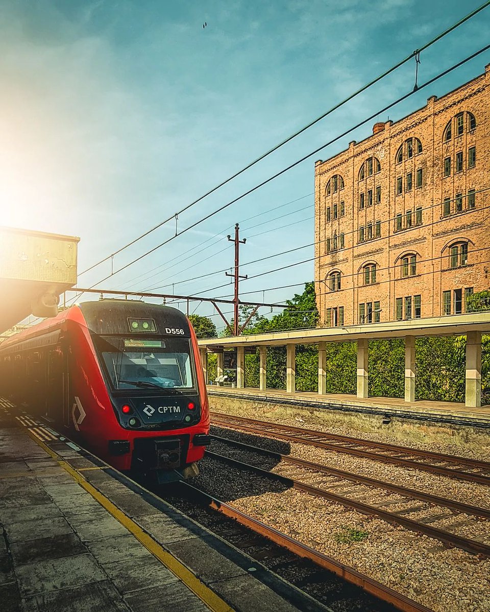 CPTM_oficial's tweet photo. 😍 CPTM + Fotógrafo = Obra de arte!

📸 No #ClickCPTM de hoje viemos parabenizar os fotógrafos pelo seu dia!

🚂 Na correria do dia a dia acabamos não apreciando as belezas que estão na nossa frente, as vezes é bom pararmos e enxergarmos a nossa rotina como um fotógrafo. https://t.co/VTSTY775U5