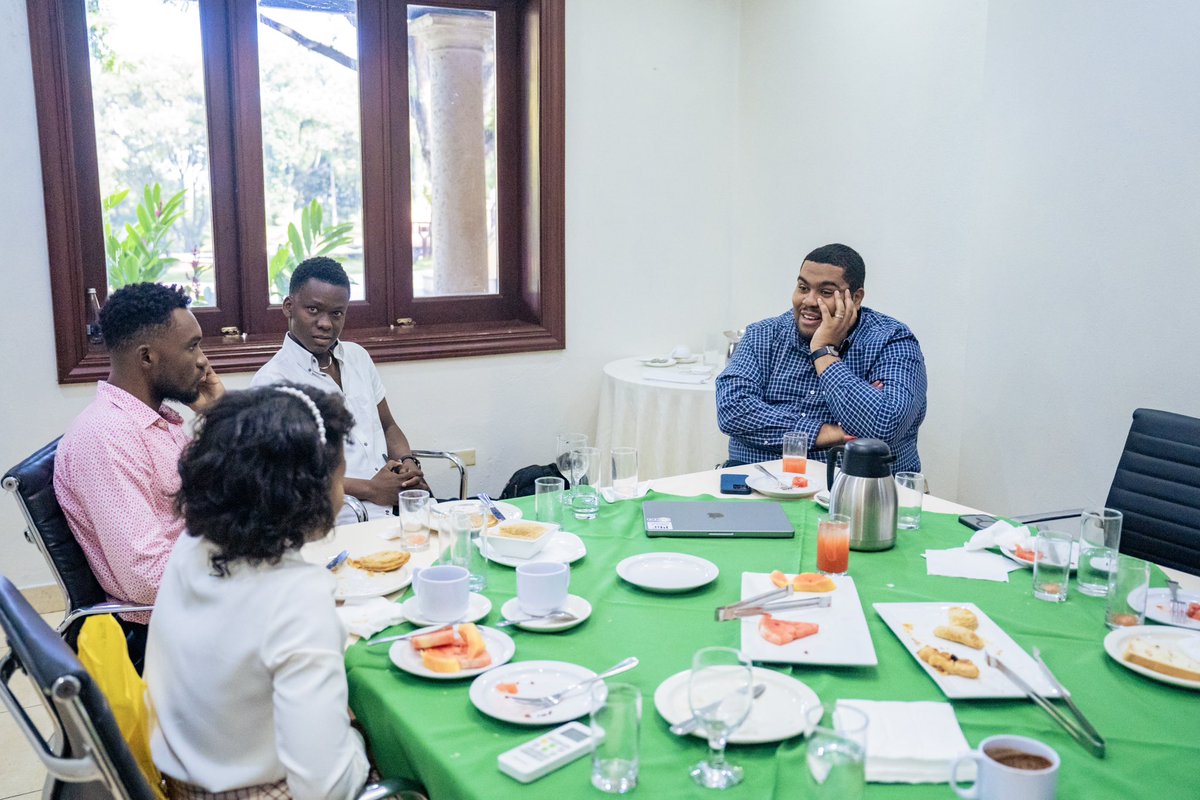 Le 29 décembre 2023 a marqué officiellement la fin de la première édition du <a href="/banjHT/">Banj</a> Fellowship avec l’ENST.
Pour marquer cette journée, dans une ambiance chaleureuse et sereine au Karibe, nos quatre Fellows <a href="/SamantaRockT/">Samanta Rock Tournezy</a> <a href="/duvmetellus/">Duvenson</a> <a href="/mmilfortson/">Milfortson Midy</a> et <a href="/GrandPierreht/">Roodjerry GRAND-PIERRE 🇭🇹</a> ont eu une