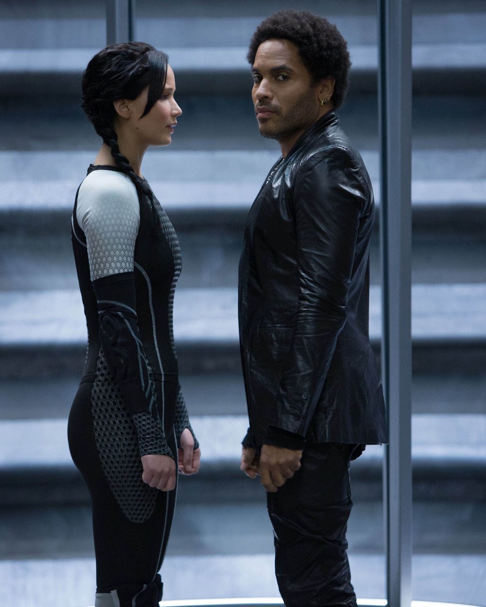 thngergames's tweet photo. katniss everdeen e cinna juntos novamente, isso não é só uma foto, é um pedaço da história https://t.co/IzcOvHCFuz