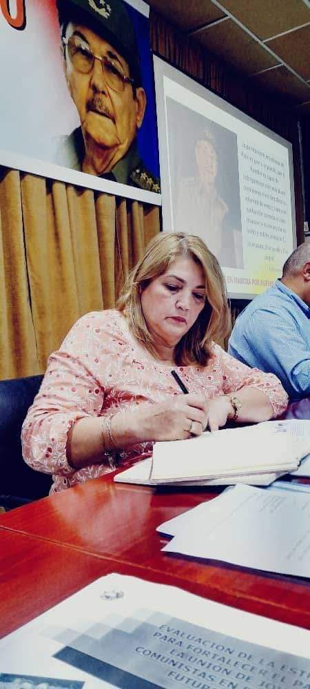 Muchas felicidades en su cumpleaños <a href="/DeivyPrezMartn1/">Deivy Pérez Martín</a>  Primera Secretaria de <a href="/PartidoPCC/">Partido Comunista de Cuba</a> en Santi Spiritus. Desde la #FMC un abrazo inmenso y nuestros mejores deseos. #MujeresEnRevolución