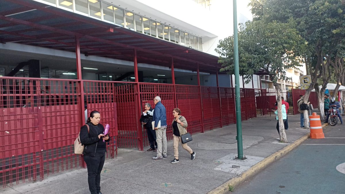 Luis_diazdeleon's tweet photo. Este lunes, en el @CCLCDMX tenemos todo listo para ofrecerte asesoría legal, audiencias de conciliación y ratificación de convenios ¡totalmente gratis! Visítanos en Doctor Andrade 45, colonia Doctores. 🤝⚖️ #TrabajoEnLaCiudad #TrabajoTeDefiende #JusticiaLaboral @GobCDMX @TrabajoCDMX