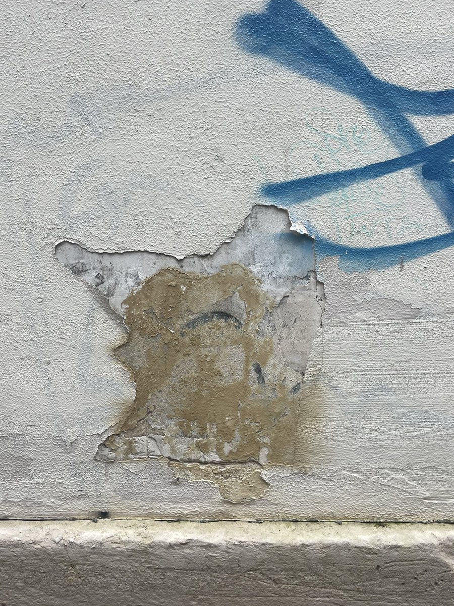 theopedrola's tweet photo. La France, en tout cas la façade nord et ouest spotted sur un mur de Rouen (cc les #thingsmap de @JulesGrandin) https://t.co/EqFX4lODeC