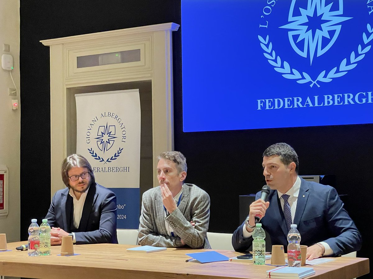 Il Premio Giovanni Colombo dei giovani albergatori @giovani_alb di <a href="/federalberghi/">federalberghi 🇮🇹 🇪🇺</a> a Christian Greco, Direttore del <a href="/MuseoEgizio/">Museo Egizio Torino</a>, testimone di incontro professionale tra mondo della scienza e della cultura e mondo del turismo.