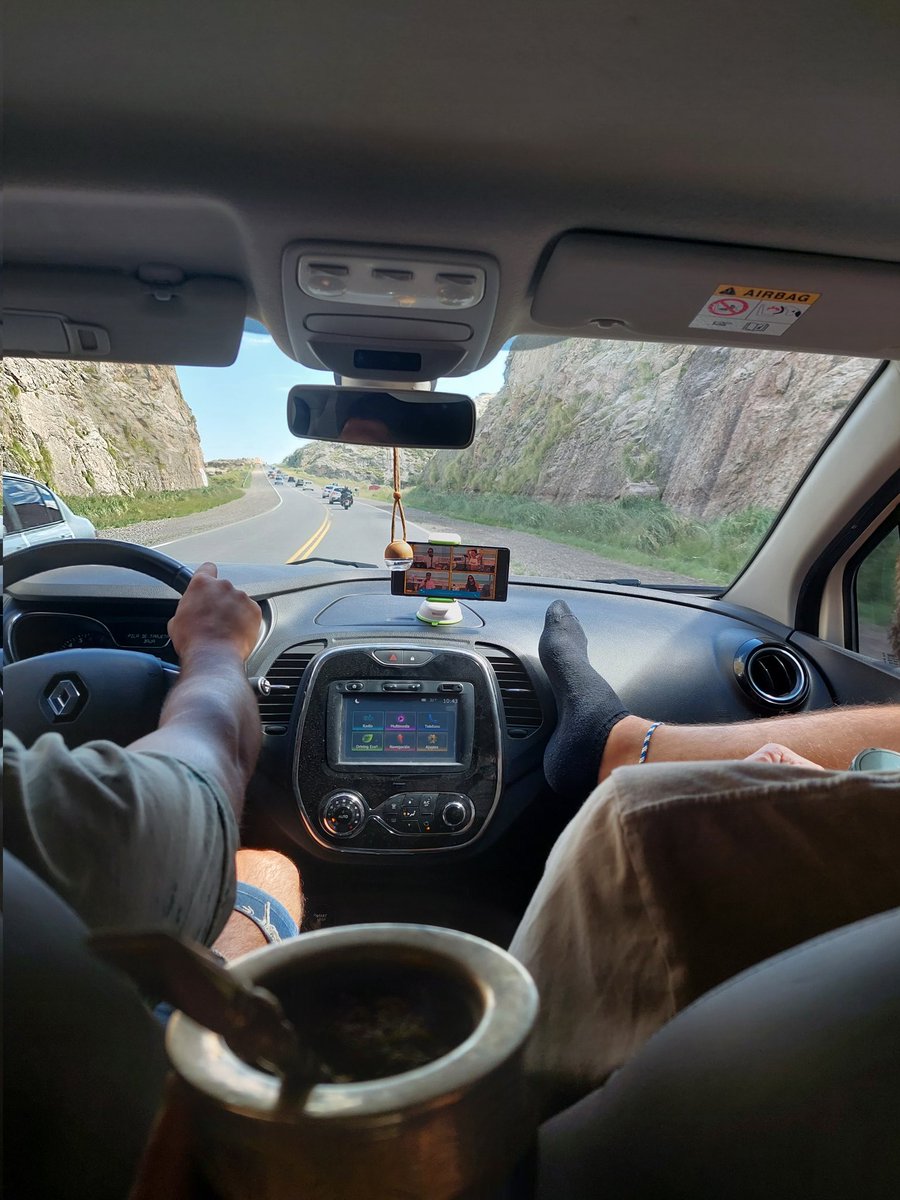 Albabertorello's tweet photo. #nadiedicenada
Volviendo de córdoba entre amigos y mirándolos siempre https://t.co/AjOoERFN0m