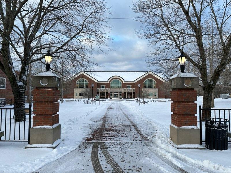 macphaidin_lib's tweet image. The library is open Monday-Friday, this week, from 8:30 am to 4:30 pm.

Can&apos;t make it to the building but need assistance?  Email librarydeskgroup@stonehill.edu.

#HappyNewYear #Winter2024 #MacphaidinLibrary #StonehillLibrary