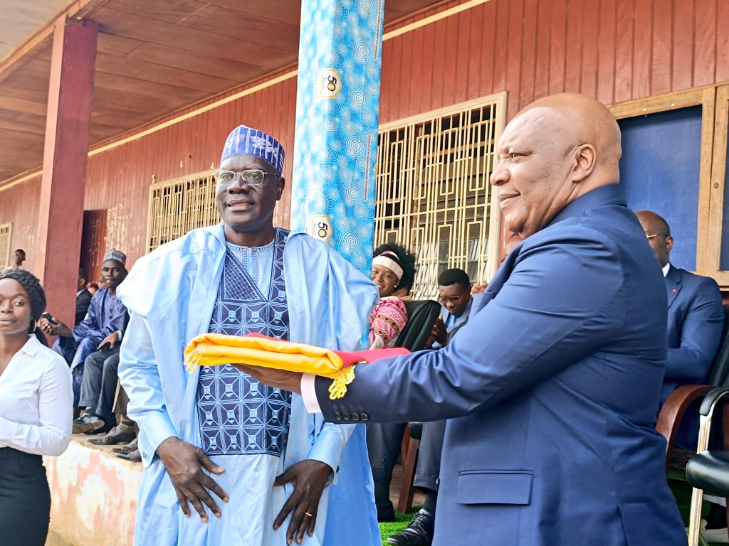 Minjec00237's tweet photo. The Minister of Youth Affairs and Civic Education @MFoutsou presided over the flag-raising ceremony at the #ASMAC on Monday January 08, and held a question-and-answer session with the institution's students on youth integration issues. https://t.co/kCLxTNUeZl