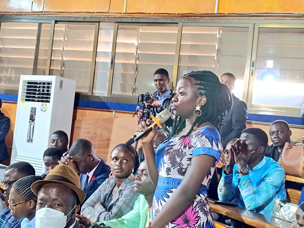 Minjec00237's tweet photo. The Minister of Youth Affairs and Civic Education @MFoutsou presided over the flag-raising ceremony at the #ASMAC on Monday January 08, and held a question-and-answer session with the institution's students on youth integration issues. https://t.co/kCLxTNUeZl