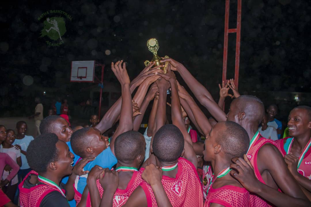 Natha_B_A's tweet photo. Natha B.A championne aussi chez les moins de 18 ans devant Tuze de kanyosha. Bravo les champions.
#TheSouthYouthTournament 
@FIBA @jrnba @laFEBABU https://t.co/KQR8WjNdt4