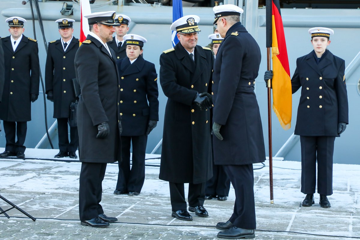 Poland🇵🇱 transferred command of #SNMCMG1 to Germany🇩🇪 during the ceremony held held in Świnoujście Naval Base⚓️, Poland. Commander Piotr Bartosewicz of the Polish Navy who led the group for the last half year, handed over the command to Commander Artur Krüger of the German Navy.