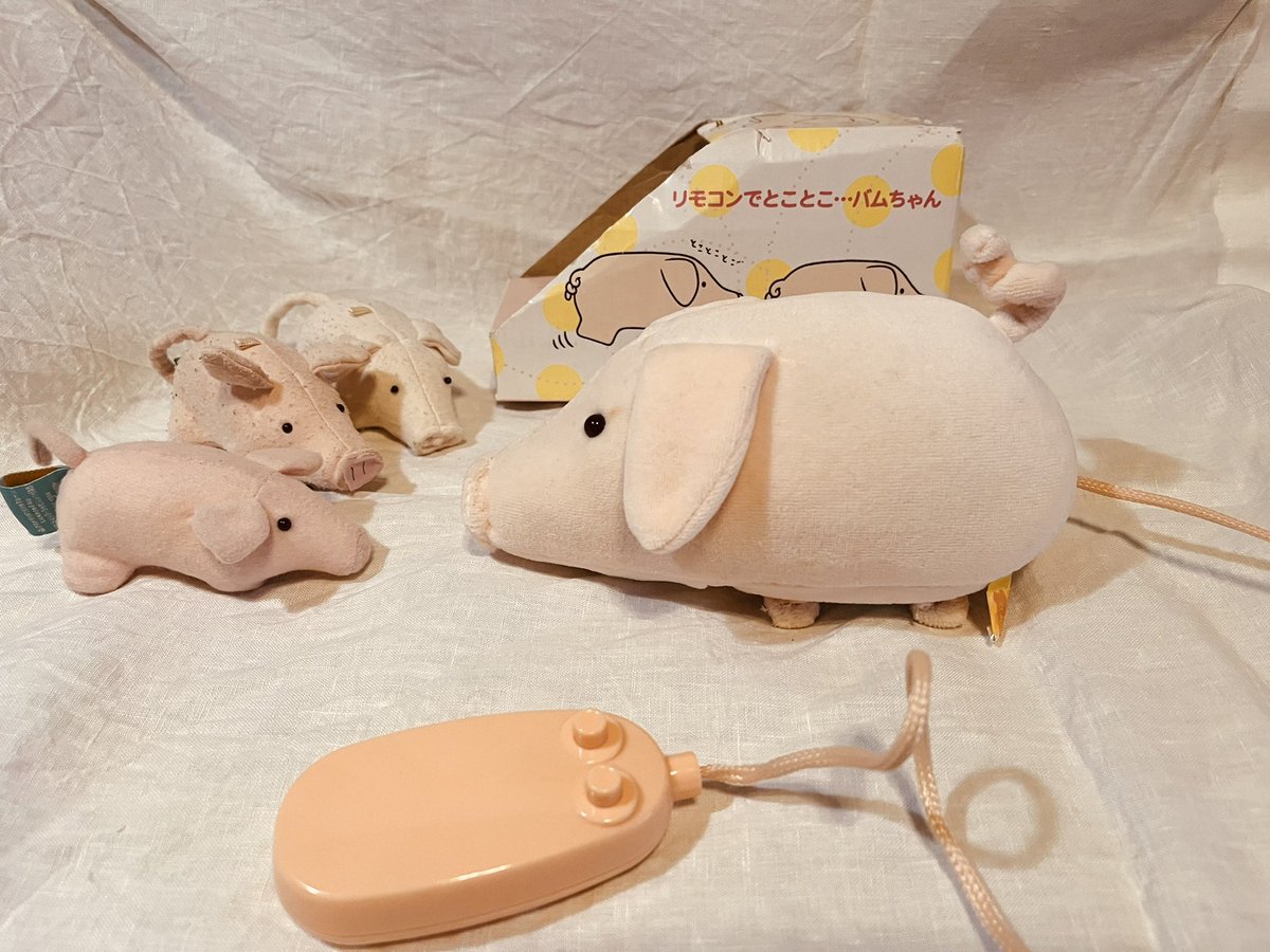 ifblReh0OZevTBx's tweet photo. 「とことこバムちゃん」は皆でレースをしてもとても楽しいのです🐖
再発売希望!!
とことこバムちゃんはボタンで動いたり、鳴いたりすることができます
(ふしぎとアンアンと鳴きます🐶)
動画はいつぞやのバムセ会のものです🎬
#バムセ #ロッタちゃん
#とことこバムちゃん #サン・アロー https://t.co/VBKAOWCWlY