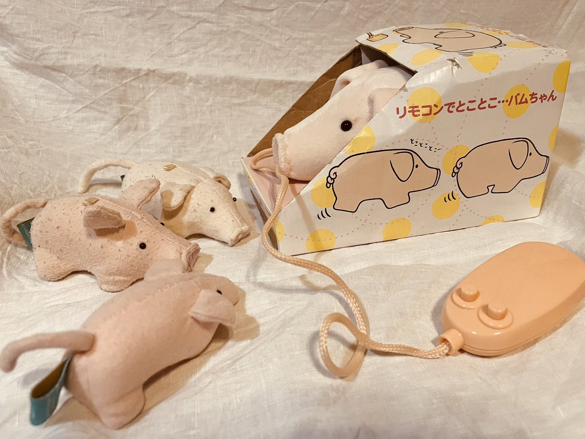 ifblReh0OZevTBx's tweet photo. 「とことこバムちゃん」は皆でレースをしてもとても楽しいのです🐖
再発売希望!!
とことこバムちゃんはボタンで動いたり、鳴いたりすることができます
(ふしぎとアンアンと鳴きます🐶)
動画はいつぞやのバムセ会のものです🎬
#バムセ #ロッタちゃん
#とことこバムちゃん #サン・アロー https://t.co/VBKAOWCWlY