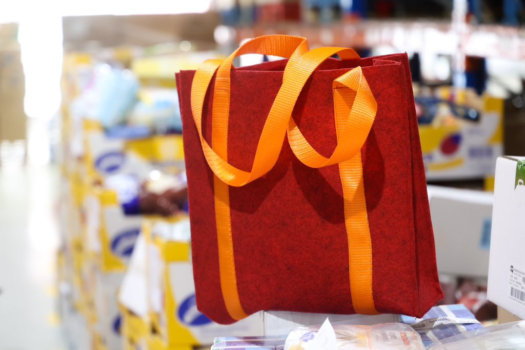 asensioji's tweet image. En nuestra búsqueda por impulsar prácticas sostenibles y solidarias en #Gipuzkoa, acabamos de donar más de un millar de bolsas 100% recicladas y reciclables, para apoyar al Banco de Alimentos de #Gipuzkoa, en colaboración con @sansebastianfes @GrupoEmausFS y #SpanSet.