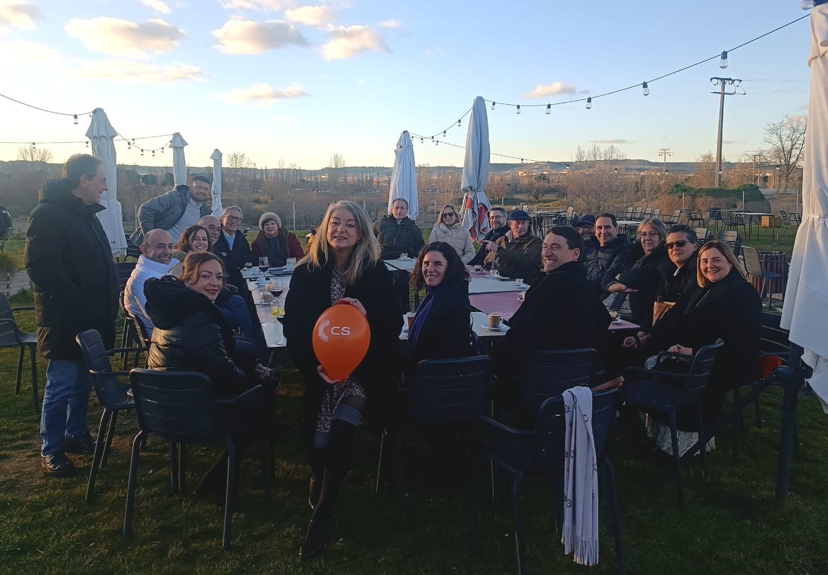 Finalizando las navidades con los compañeros de ⁦<a href="/CsCastillayLeon/">Cs Castilla y León</a>⁩ #masvivosquenunca y más motivados.
Personas profesionales, comprometidas y con vida más allá de la política pero dispuesta a cambiar las instituciones
⁦<a href="/CiudadanosCs/">Ciudadanos 🇪🇸🇪🇺</a>⁩