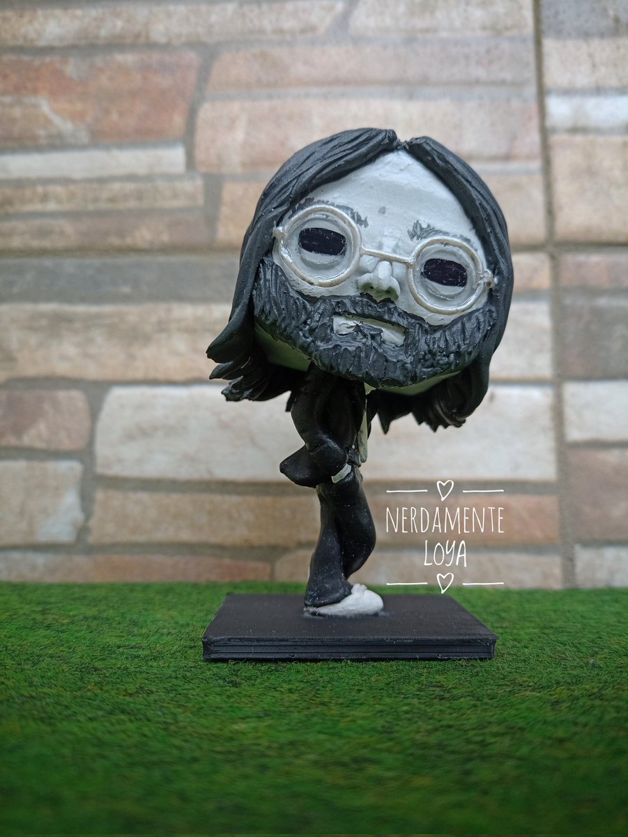 nerdamente_loya's tweet photo. Pedido a Nerdamente LOYA 🤓
Regalo de Cumpleaños 🎂
#Nerdito cabeza cuadrada de #johnlennon 🎶 
(9cm) 
Nadia &amp; Gabito ❤️
#TheBeatles 
#emprendimiento https://t.co/5oKYotFQcf